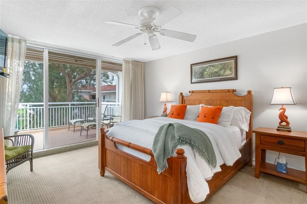 For Sale: $675,000 (2 beds, 2 baths, 1484 Square Feet)