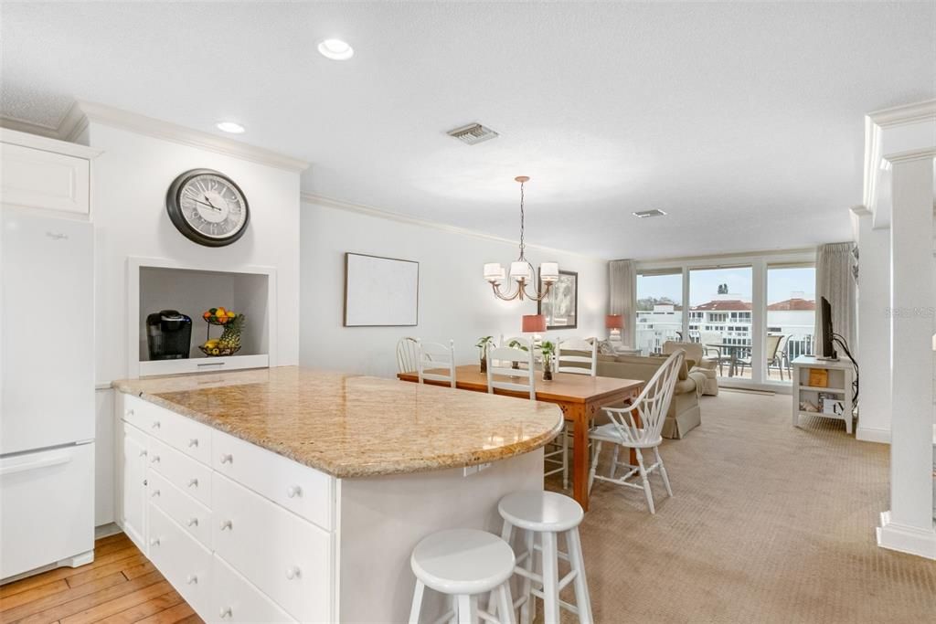 For Sale: $675,000 (2 beds, 2 baths, 1484 Square Feet)