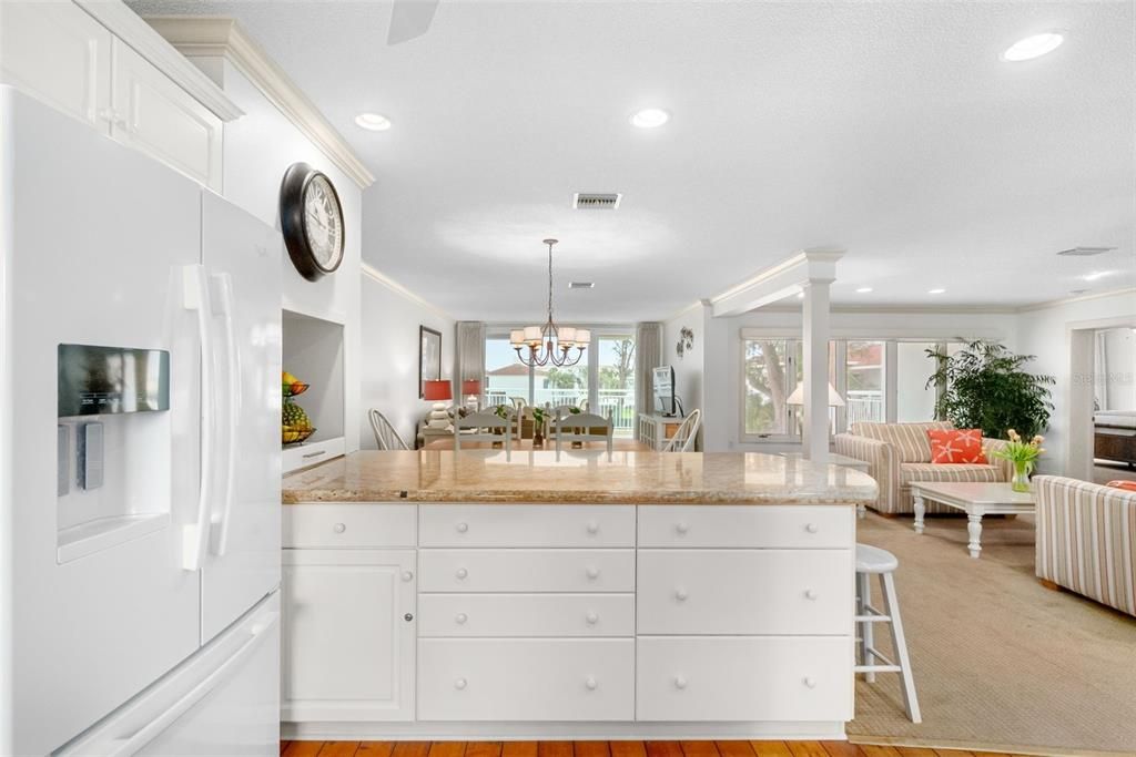 For Sale: $675,000 (2 beds, 2 baths, 1484 Square Feet)