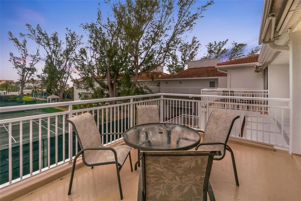 For Sale: $675,000 (2 beds, 2 baths, 1484 Square Feet)