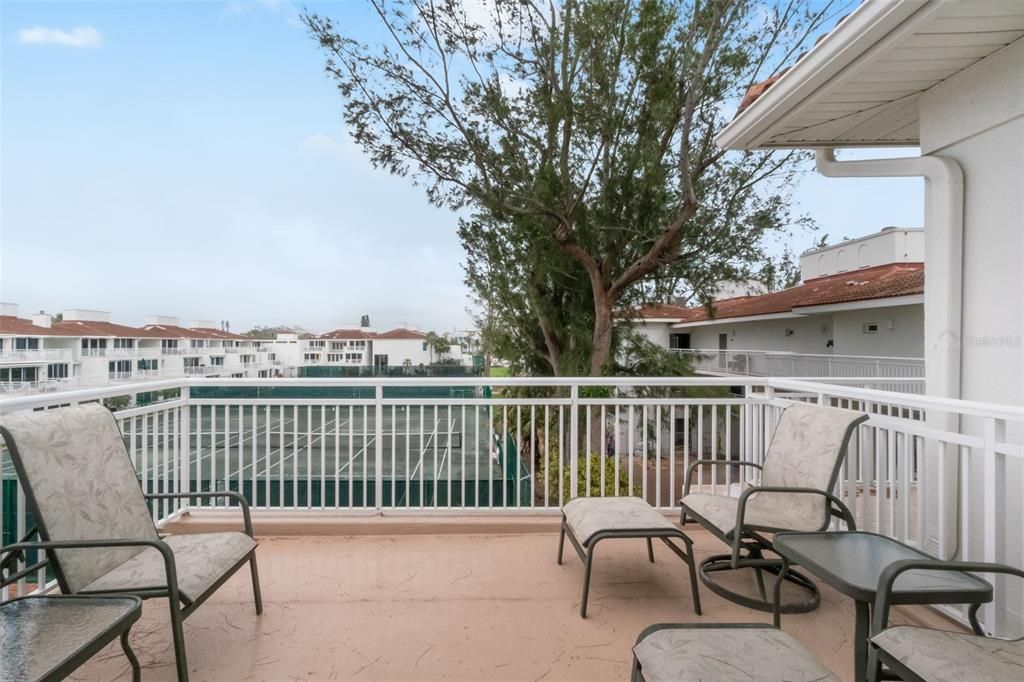 For Sale: $675,000 (2 beds, 2 baths, 1484 Square Feet)