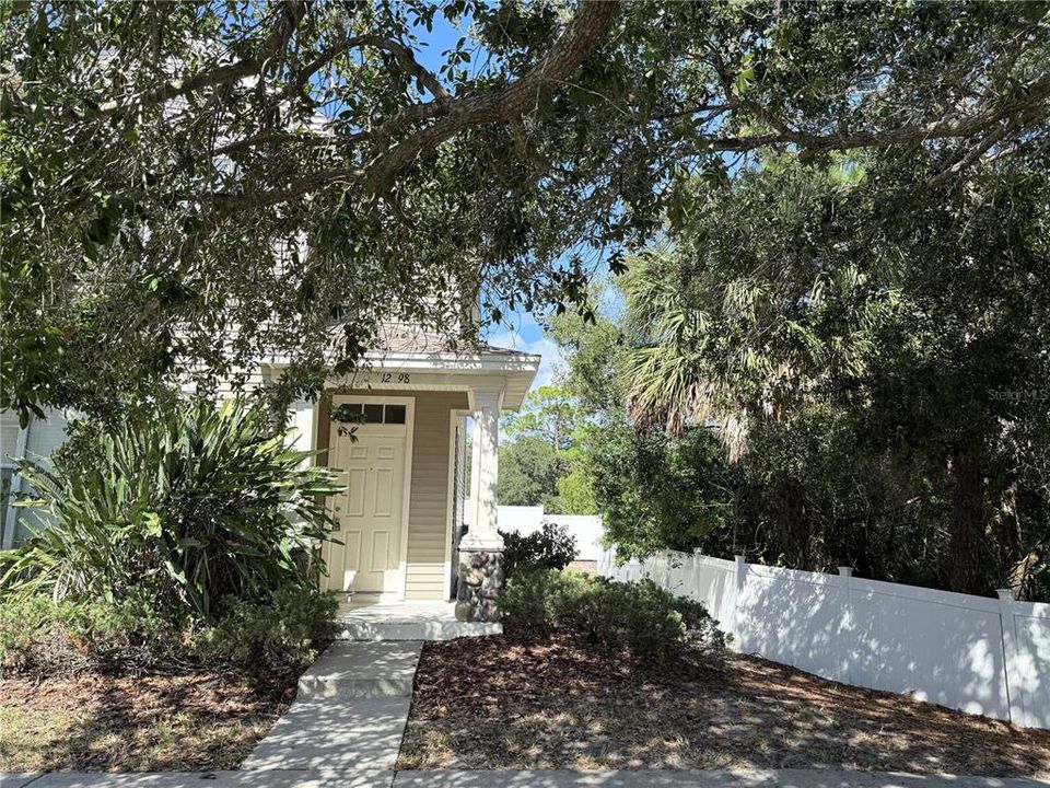 出租: $1,850 (2 贝兹, 1 浴室, 1252 平方英尺)