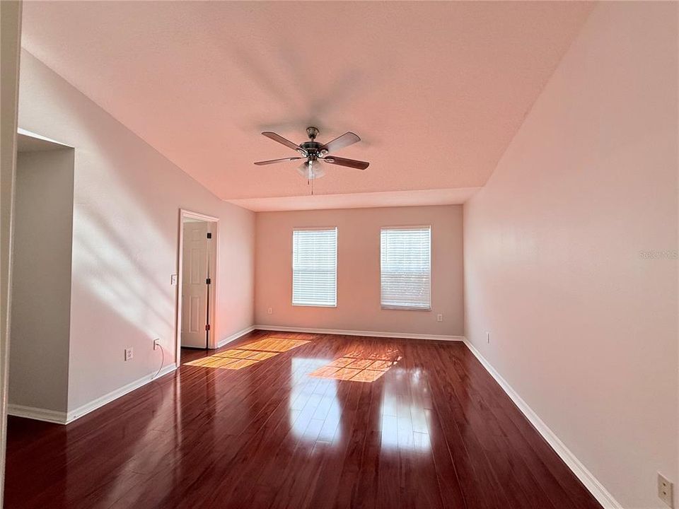 出租: $1,850 (2 贝兹, 1 浴室, 1252 平方英尺)