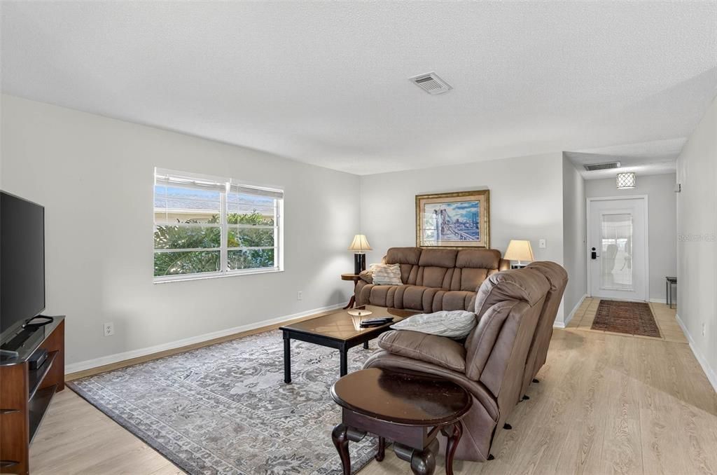 For Rent: $1,950 (2 beds, 2 baths, 1264 Square Feet)