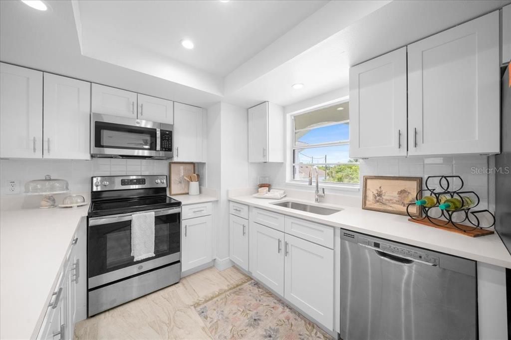 For Sale: $298,000 (3 beds, 2 baths, 1378 Square Feet)