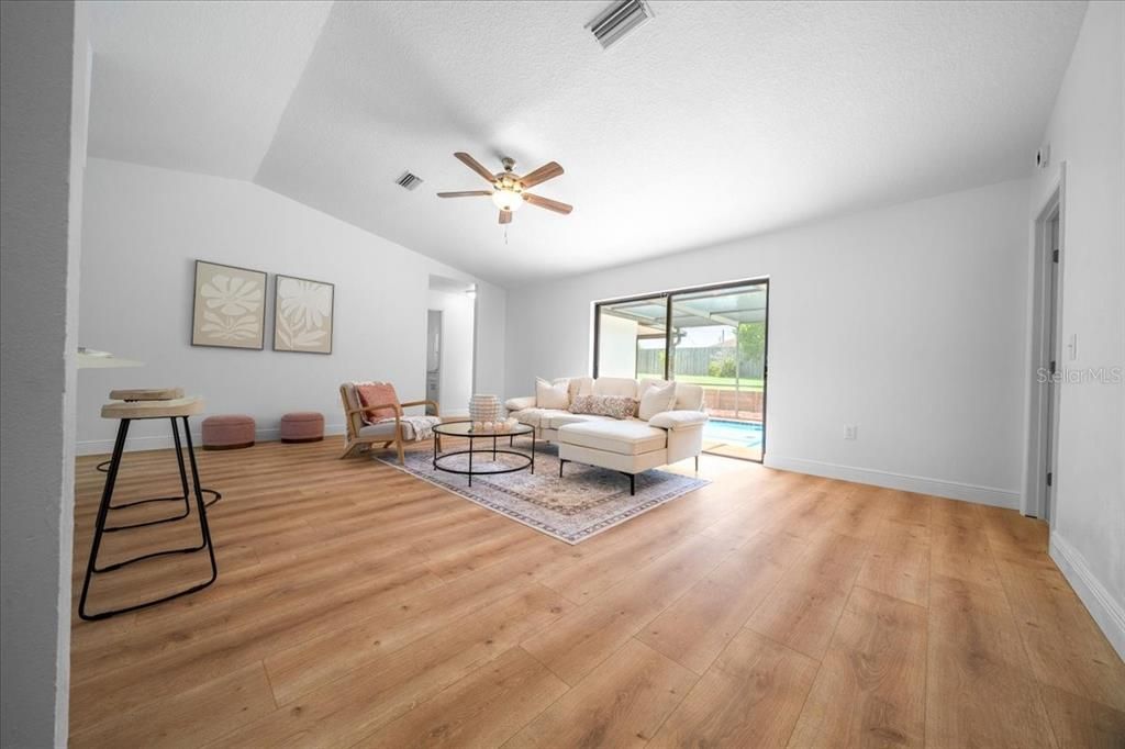 For Sale: $298,000 (3 beds, 2 baths, 1378 Square Feet)