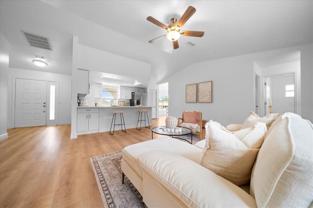 For Sale: $298,000 (3 beds, 2 baths, 1378 Square Feet)