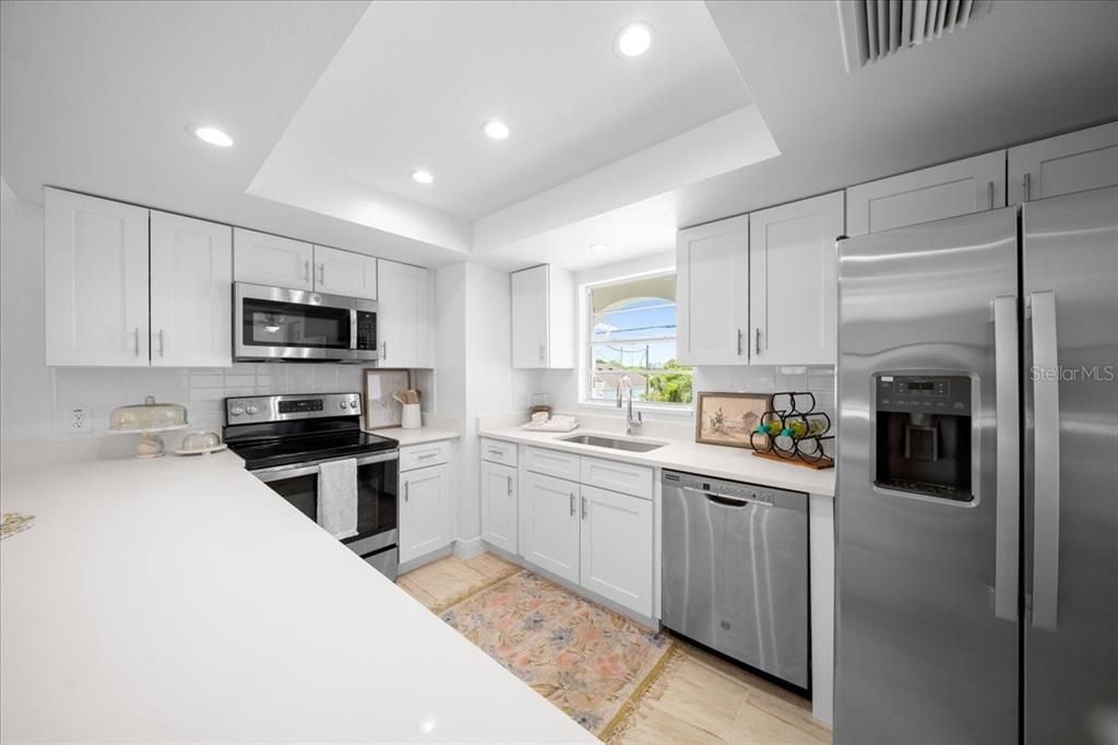 For Sale: $298,000 (3 beds, 2 baths, 1378 Square Feet)