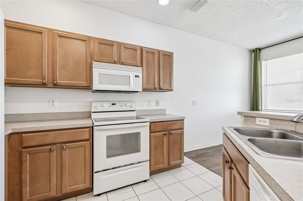 出租: $2,700 (3 贝兹, 2 浴室, 1453 平方英尺)