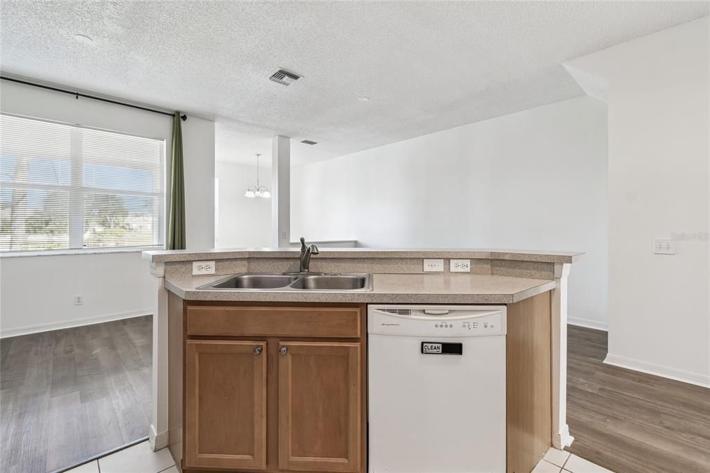 出租: $2,700 (3 贝兹, 2 浴室, 1453 平方英尺)