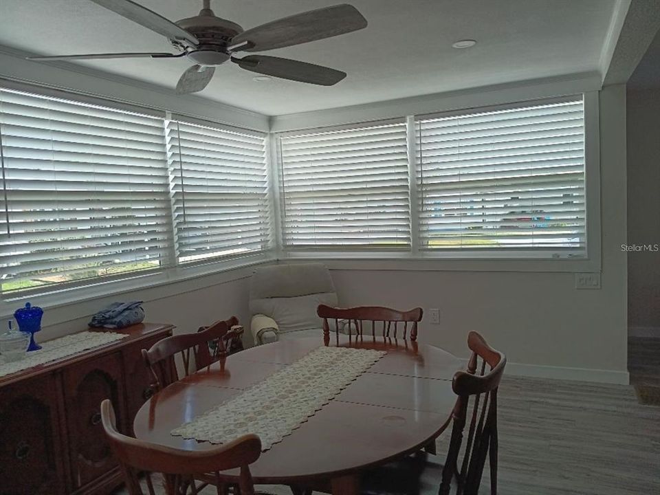 待售: $285,000 (2 贝兹, 2 浴室, 1055 平方英尺)