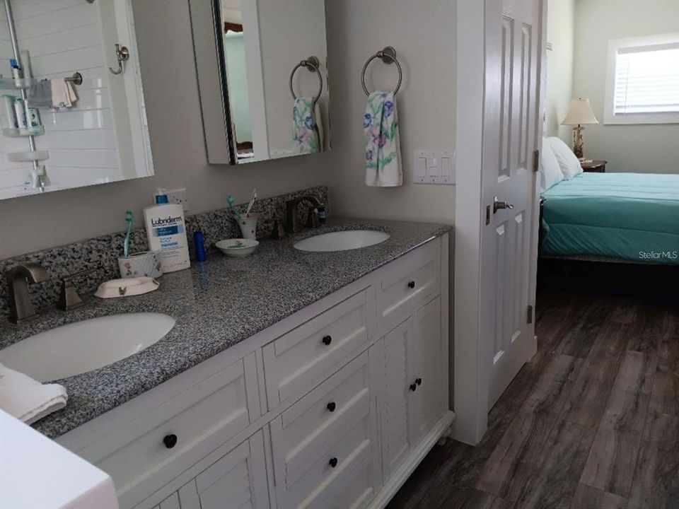 待售: $285,000 (2 贝兹, 2 浴室, 1055 平方英尺)