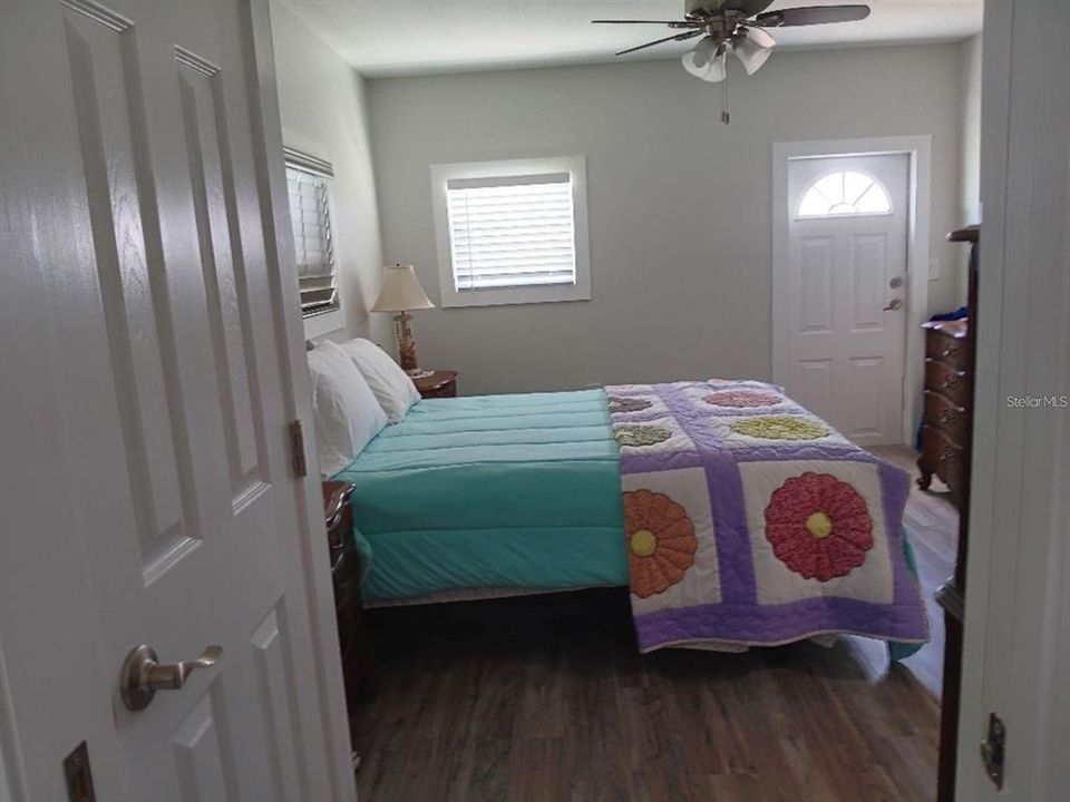 待售: $285,000 (2 贝兹, 2 浴室, 1055 平方英尺)