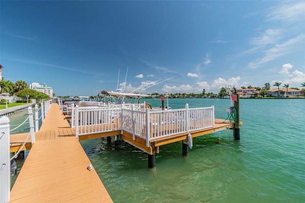 На продажу: $285,000 (1 спален, 1 ванн, 590 Квадратных фут)