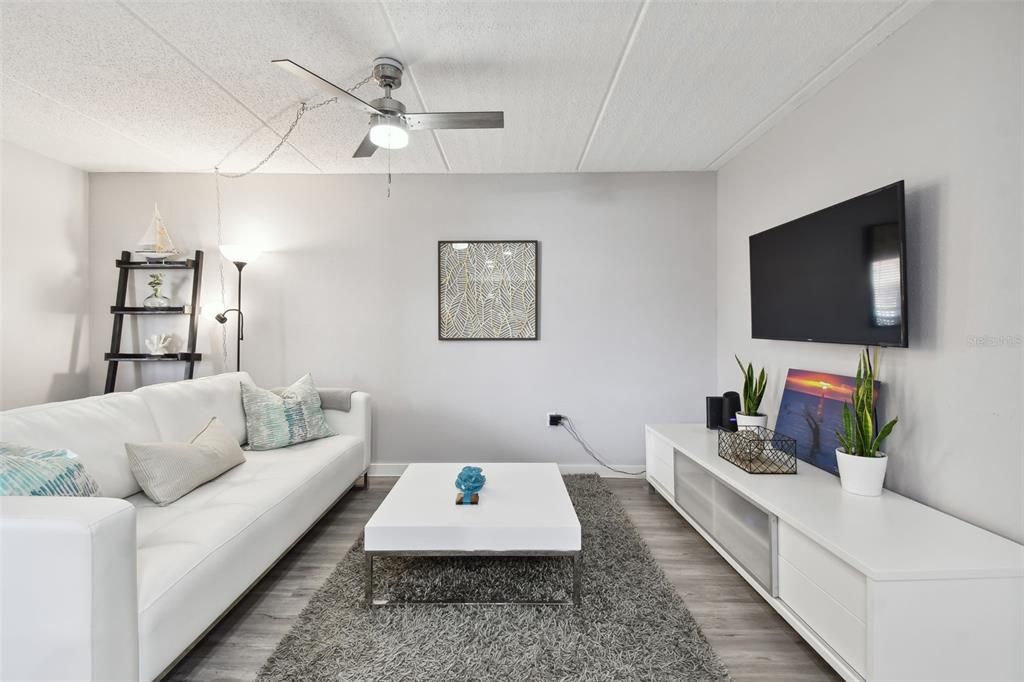 На продажу: $285,000 (1 спален, 1 ванн, 590 Квадратных фут)