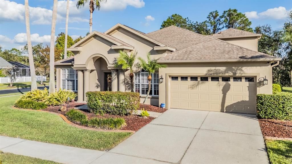 合同活跃: $715,000 (5 贝兹, 4 浴室, 3102 平方英尺)