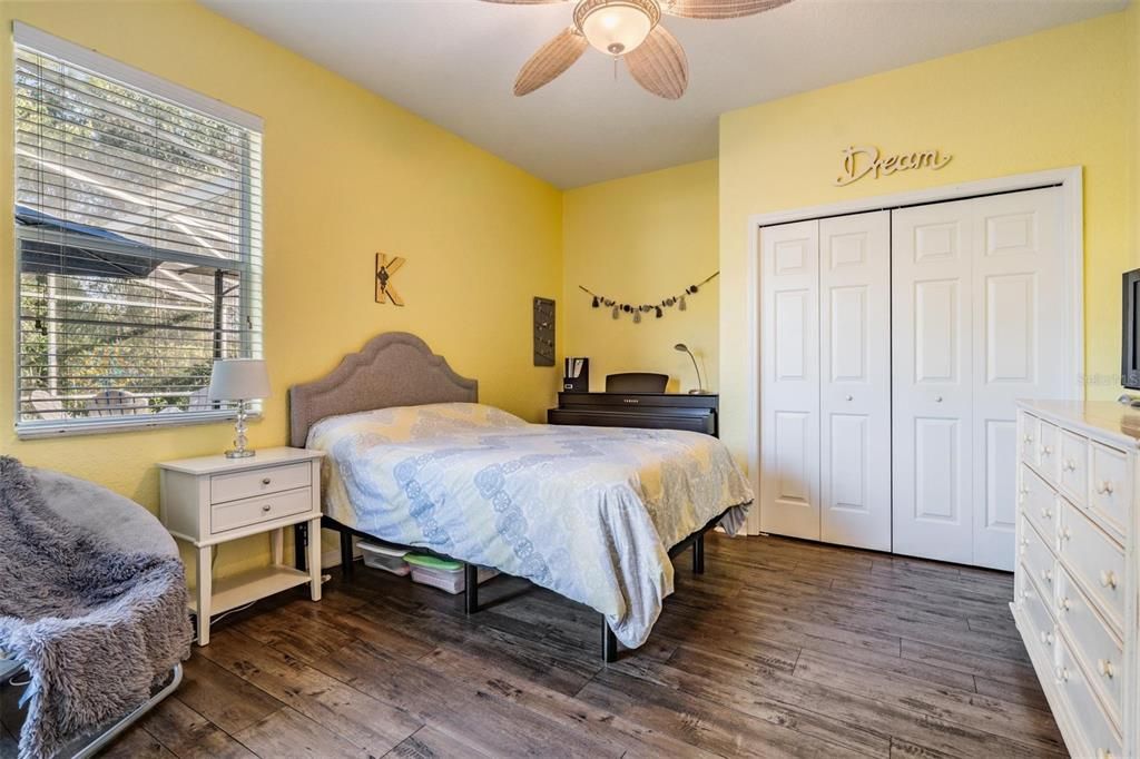 合同活跃: $715,000 (5 贝兹, 4 浴室, 3102 平方英尺)