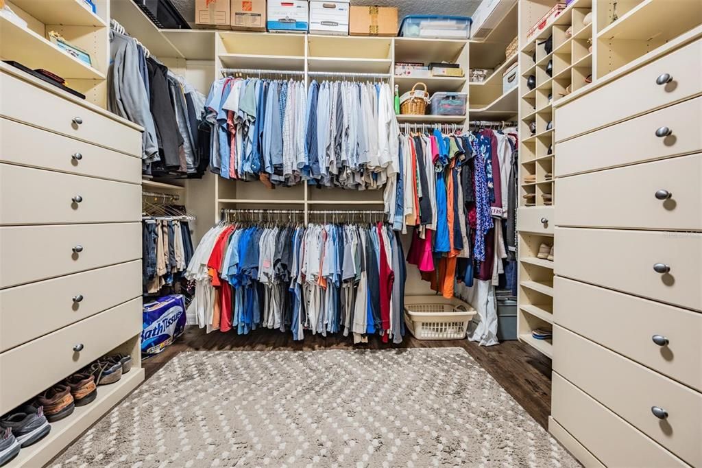 合同活跃: $715,000 (5 贝兹, 4 浴室, 3102 平方英尺)