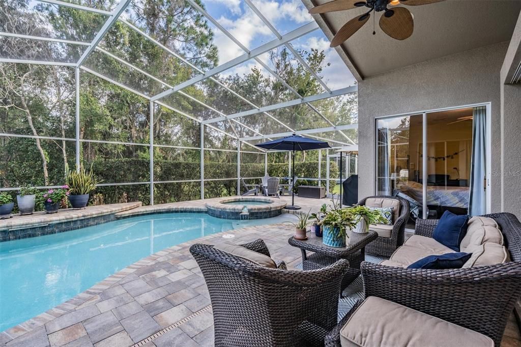 合同活跃: $715,000 (5 贝兹, 4 浴室, 3102 平方英尺)