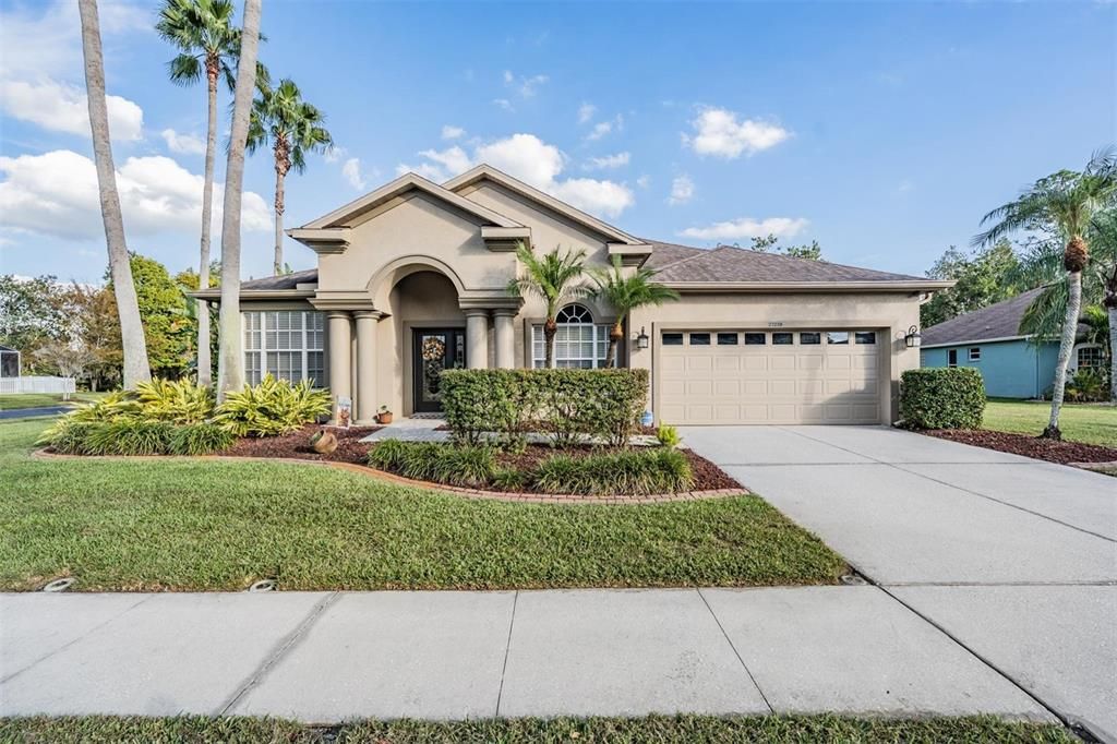 合同活跃: $715,000 (5 贝兹, 4 浴室, 3102 平方英尺)