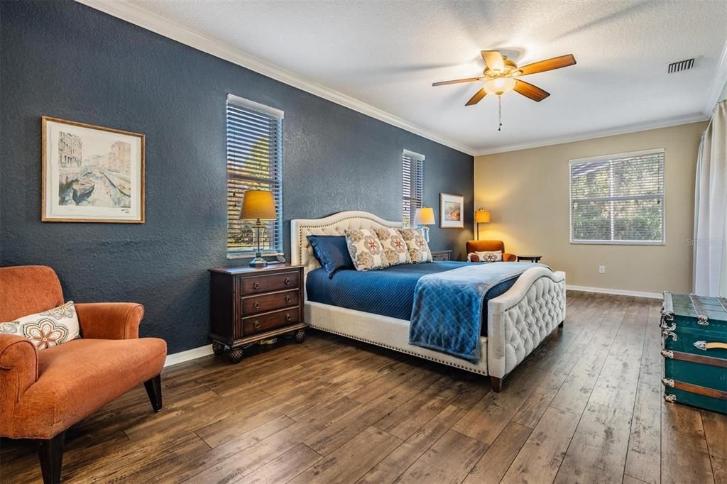 合同活跃: $715,000 (5 贝兹, 4 浴室, 3102 平方英尺)