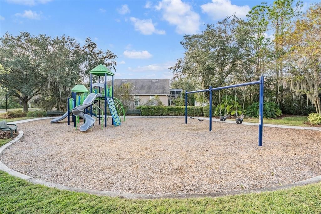 合同活跃: $715,000 (5 贝兹, 4 浴室, 3102 平方英尺)