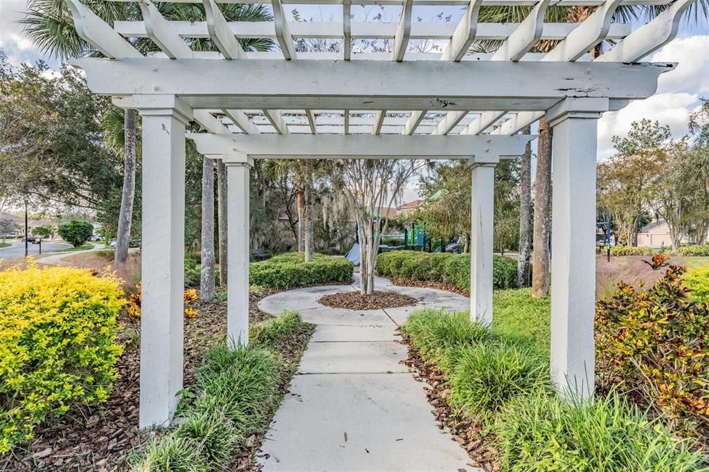 合同活跃: $715,000 (5 贝兹, 4 浴室, 3102 平方英尺)