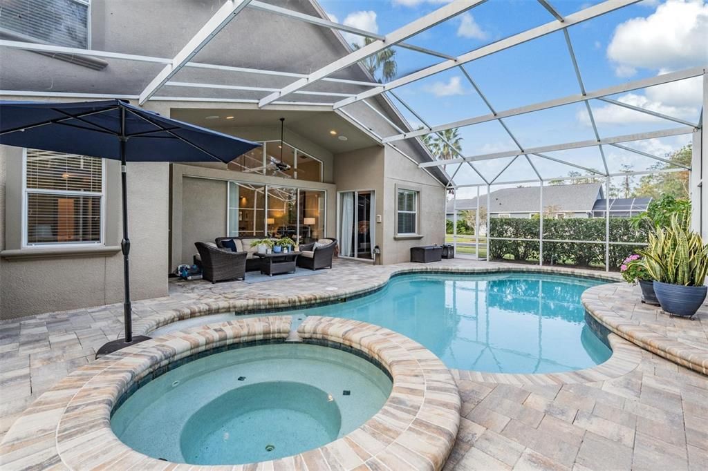 合同活跃: $715,000 (5 贝兹, 4 浴室, 3102 平方英尺)