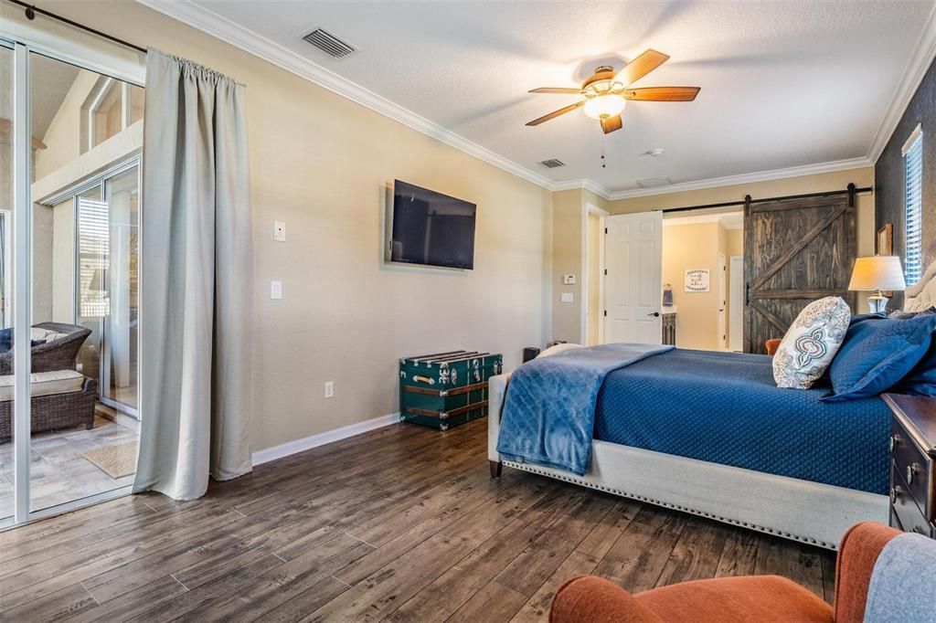 合同活跃: $715,000 (5 贝兹, 4 浴室, 3102 平方英尺)