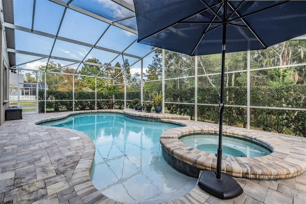 合同活跃: $715,000 (5 贝兹, 4 浴室, 3102 平方英尺)