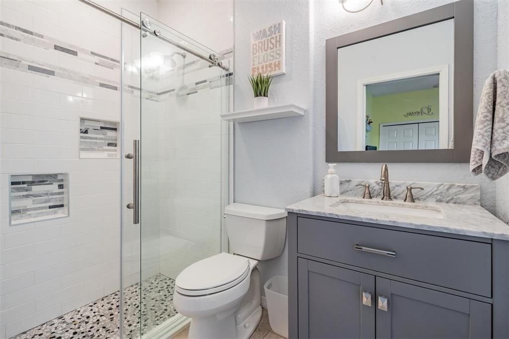 合同活跃: $715,000 (5 贝兹, 4 浴室, 3102 平方英尺)