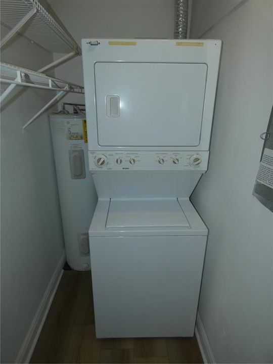 合同活跃: $125,000 (2 贝兹, 1 浴室, 768 平方英尺)