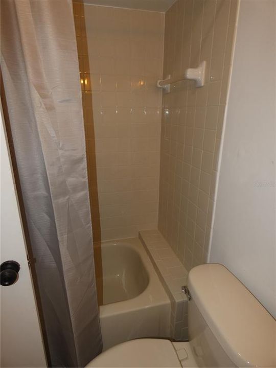 合同活跃: $125,000 (2 贝兹, 1 浴室, 768 平方英尺)