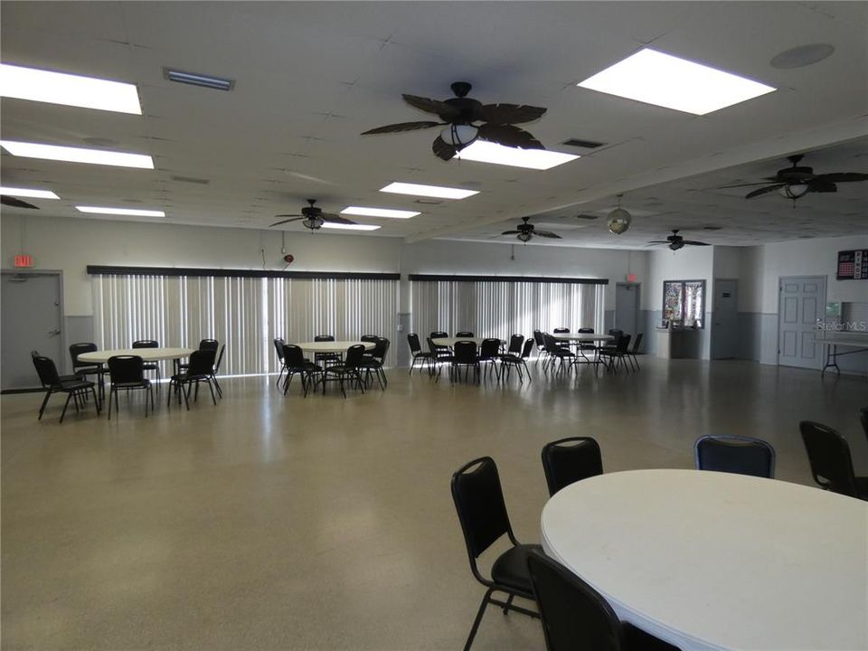 合同活跃: $125,000 (2 贝兹, 1 浴室, 768 平方英尺)