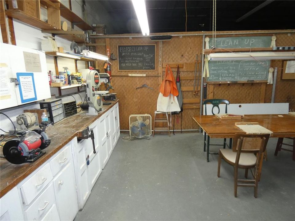 合同活跃: $125,000 (2 贝兹, 1 浴室, 768 平方英尺)