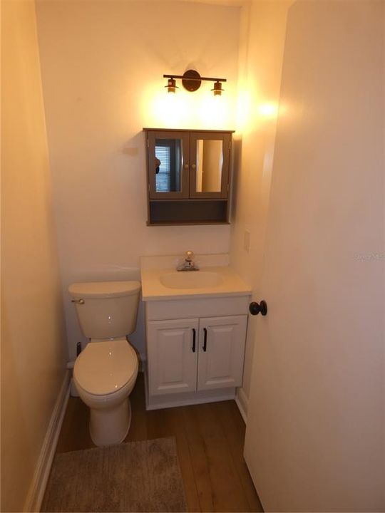 合同活跃: $125,000 (2 贝兹, 1 浴室, 768 平方英尺)