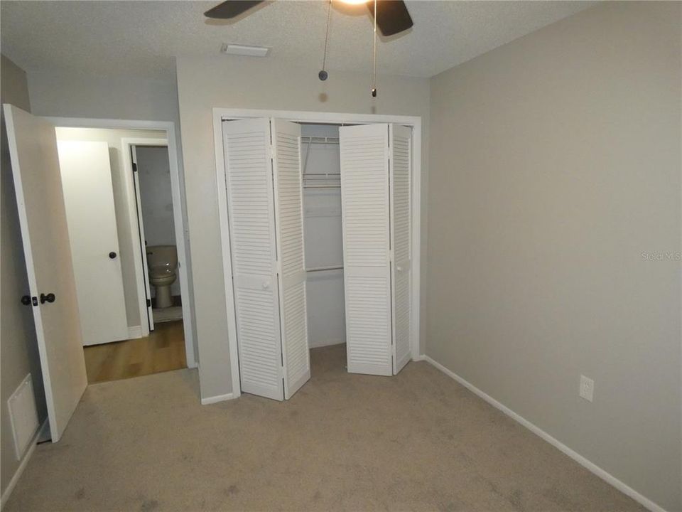 合同活跃: $125,000 (2 贝兹, 1 浴室, 768 平方英尺)