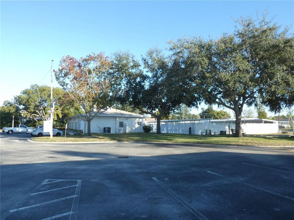 合同活跃: $125,000 (2 贝兹, 1 浴室, 768 平方英尺)