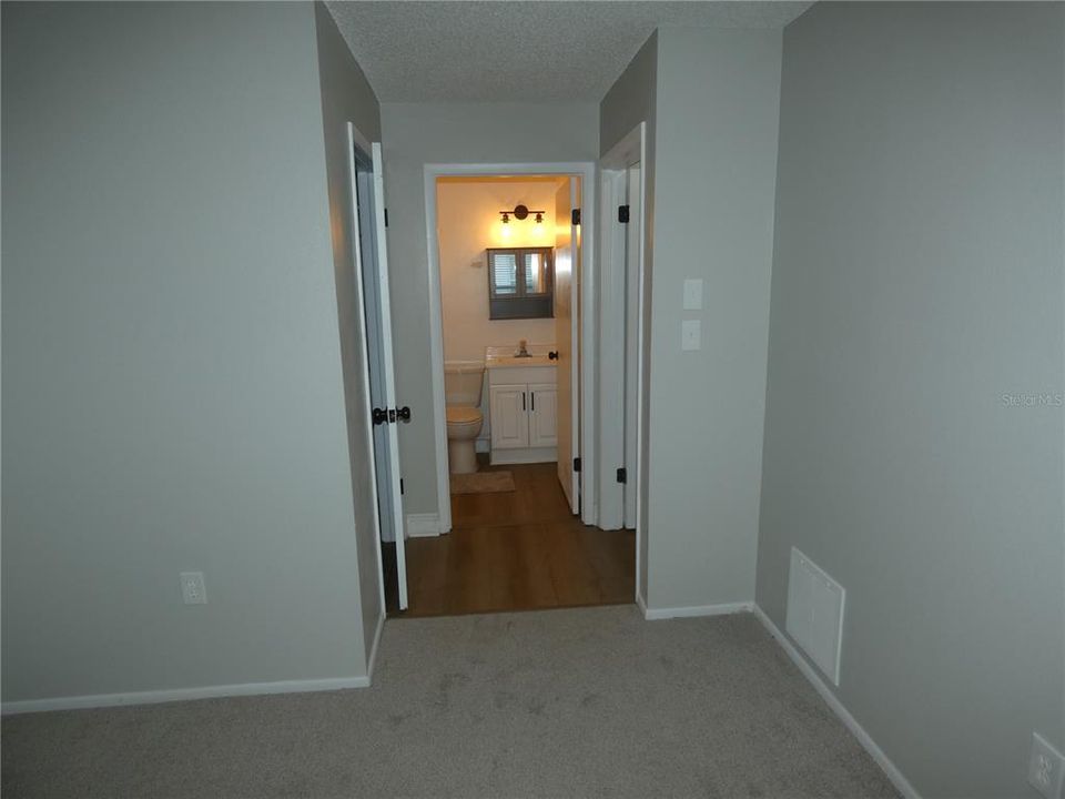 合同活跃: $125,000 (2 贝兹, 1 浴室, 768 平方英尺)