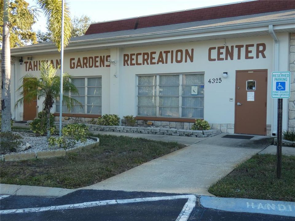 合同活跃: $125,000 (2 贝兹, 1 浴室, 768 平方英尺)