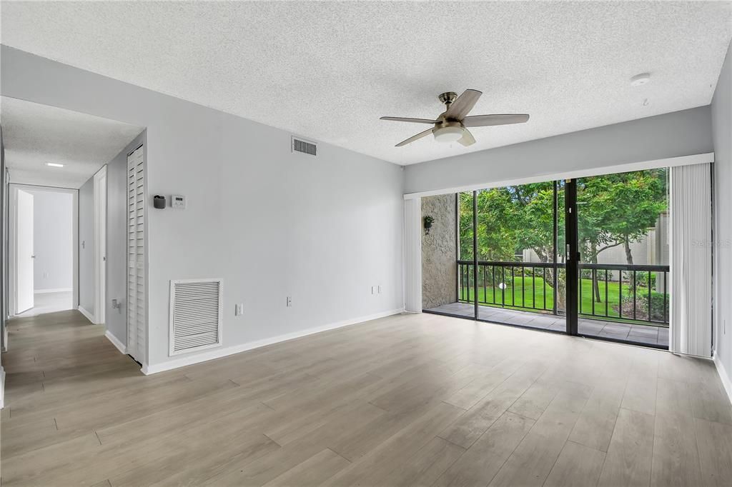 For Rent: $1,450 (2 beds, 2 baths, 842 Square Feet)