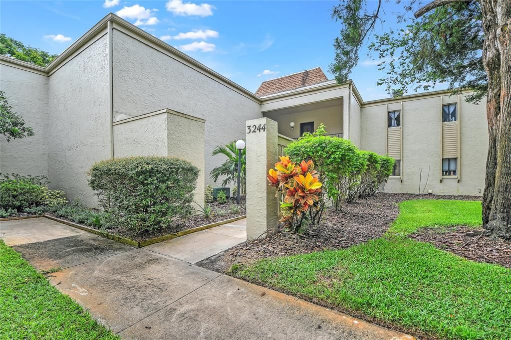 For Rent: $1,450 (2 beds, 2 baths, 842 Square Feet)