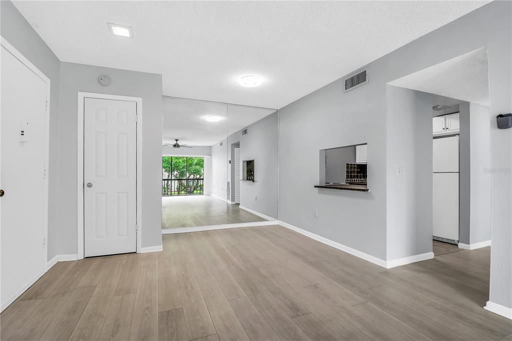 For Rent: $1,450 (2 beds, 2 baths, 842 Square Feet)