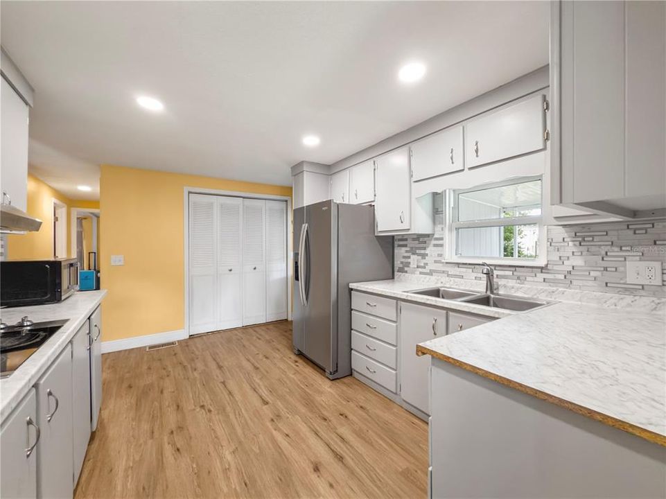 En Venta: $184,900 (3 camas, 2 baños, 1428 Pies cuadrados)