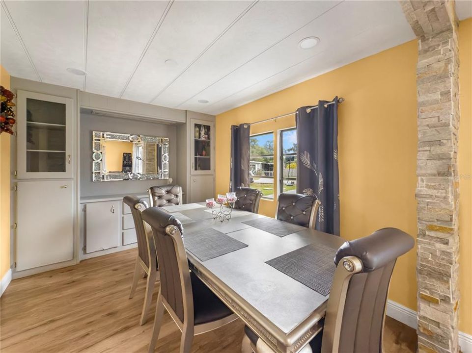 En Venta: $184,900 (3 camas, 2 baños, 1428 Pies cuadrados)