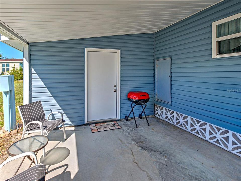 合同活跃: $159,500 (2 贝兹, 2 浴室, 1296 平方英尺)