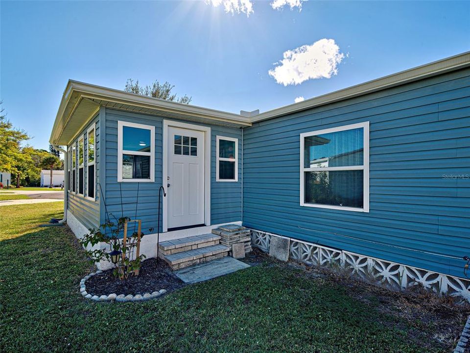 合同活跃: $159,500 (2 贝兹, 2 浴室, 1296 平方英尺)