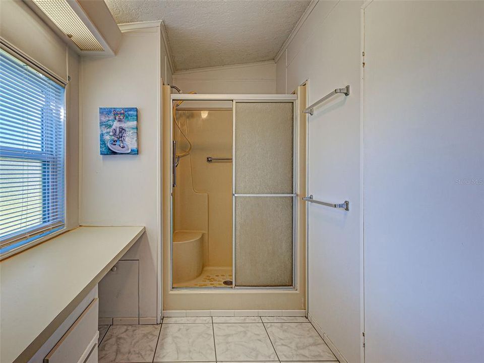 合同活跃: $159,500 (2 贝兹, 2 浴室, 1296 平方英尺)