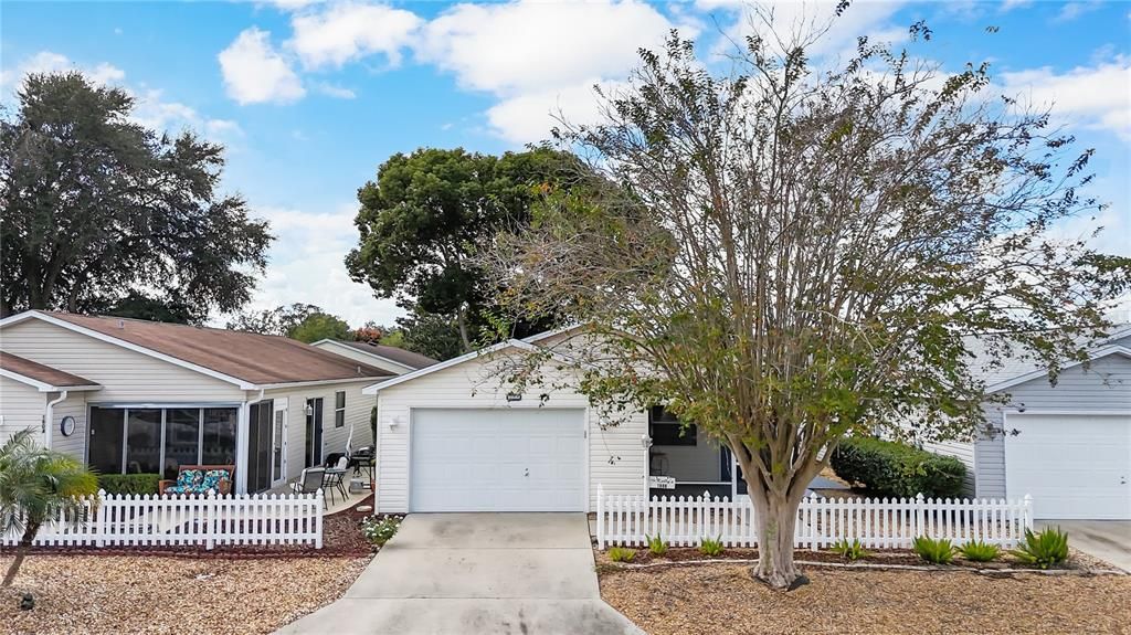 Activo con contrato: $229,000 (2 camas, 2 baños, 1121 Pies cuadrados)