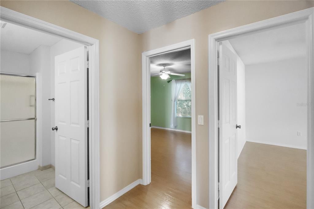 Activo con contrato: $229,000 (2 camas, 2 baños, 1121 Pies cuadrados)